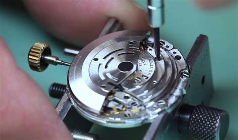 How to Disassemble a Rolex Movement 